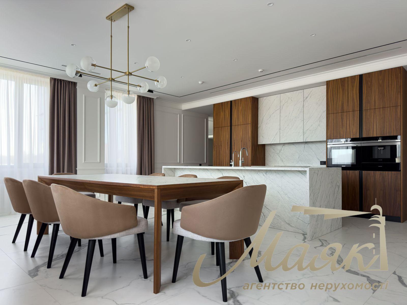 Rent of an exclusive apartment 300m2 in the residential complex Chicago Central house, Antonovicha st. (Gorky), 44