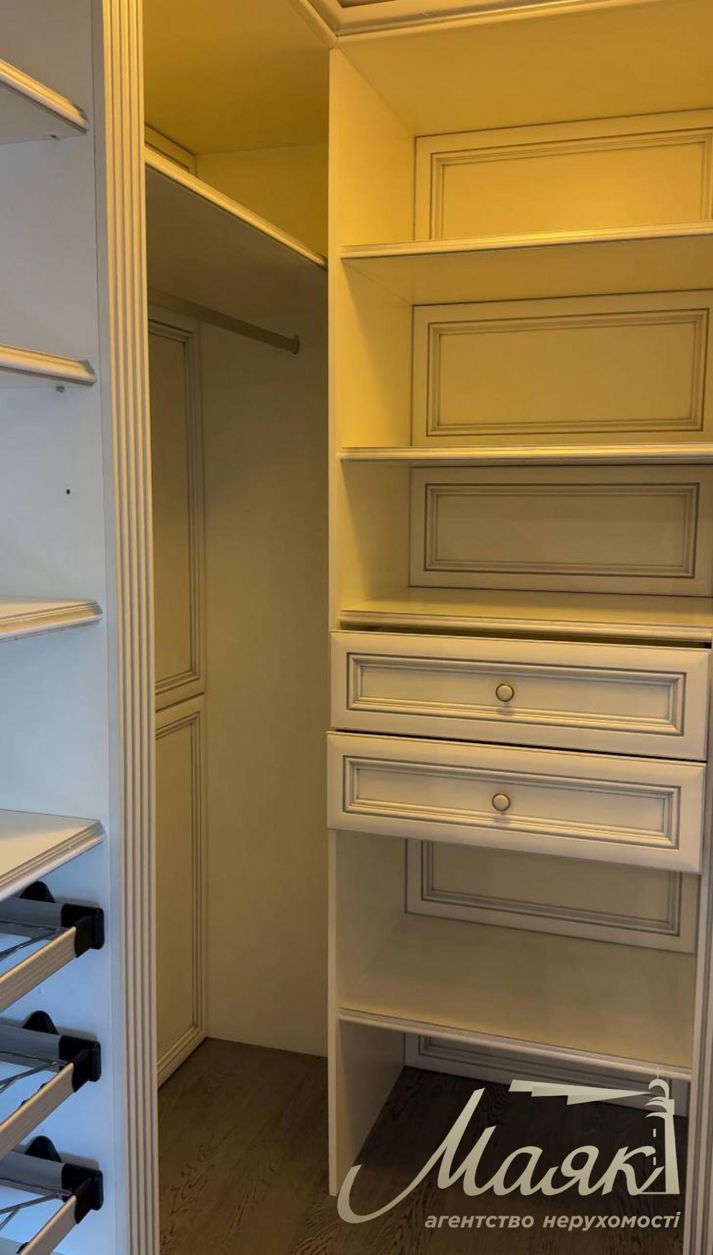 Оренда будинку 650м2 на 60 сотках землі на Хуторі Мриги, Голосіївський район.