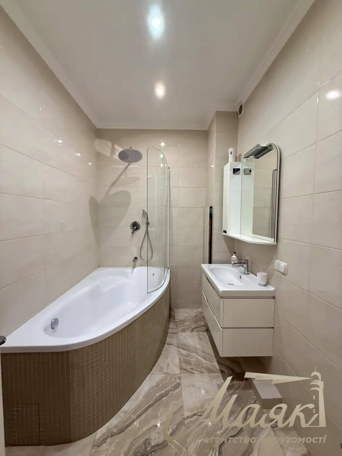 3-bedroom apartment for rent, 72 m², 2-A Verkholyad Street, "Novopechersky Dvor" residential complex