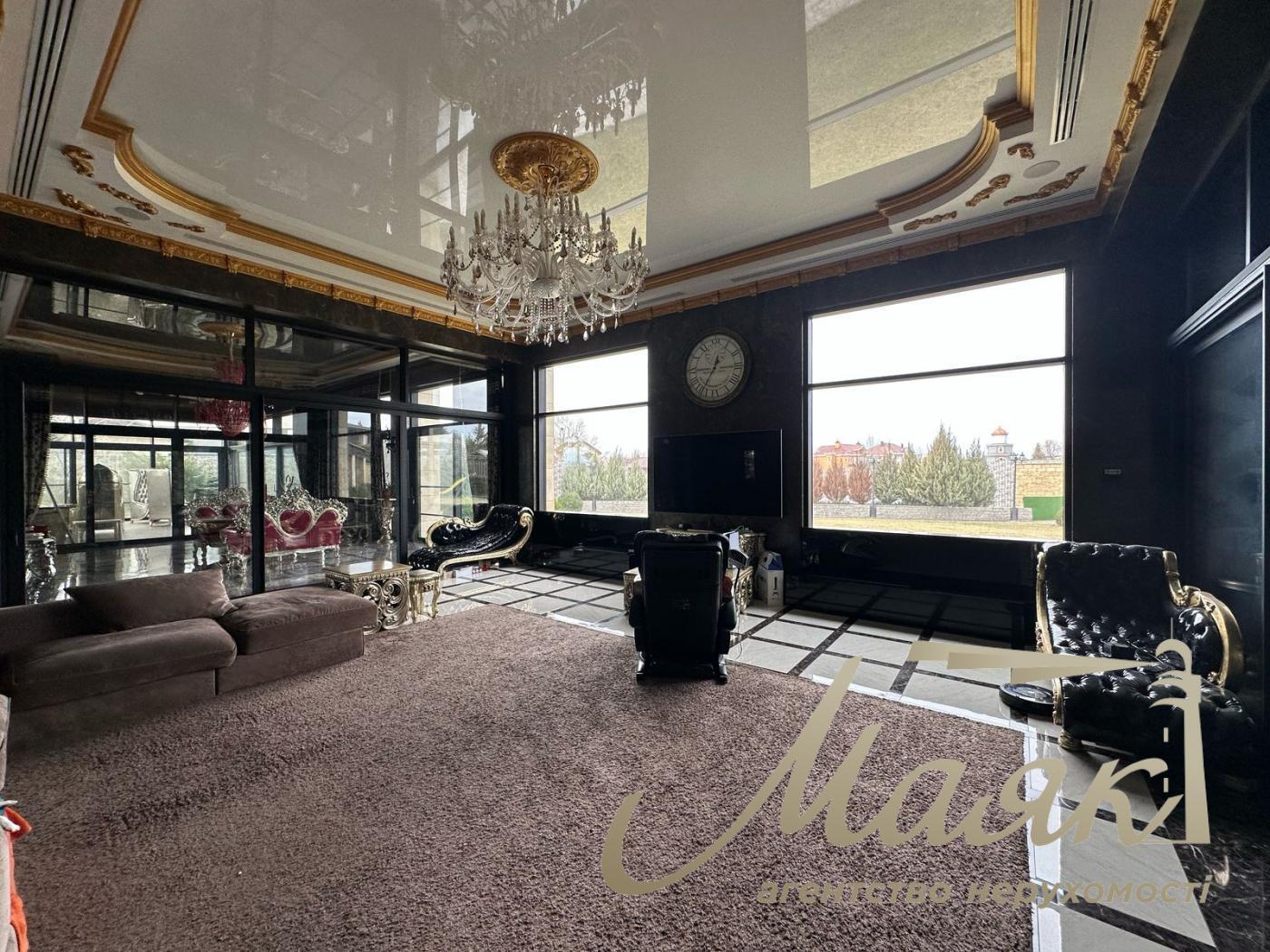 For sale one-storey cottage with access to the lake in the cottage town in the village of New Bezradichi, Obukhiv district.