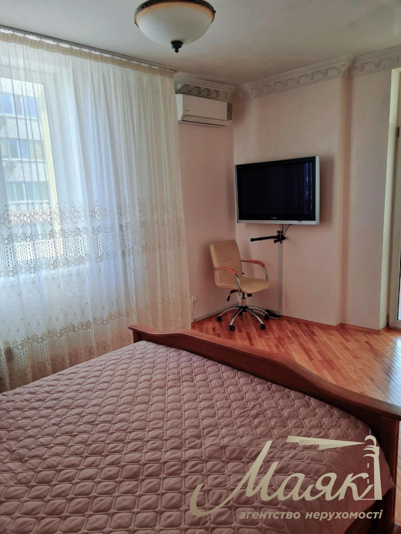 Rent 3-room apartment (140 sq. m.) Demievka, Saperno-Slobodskaya st. 22