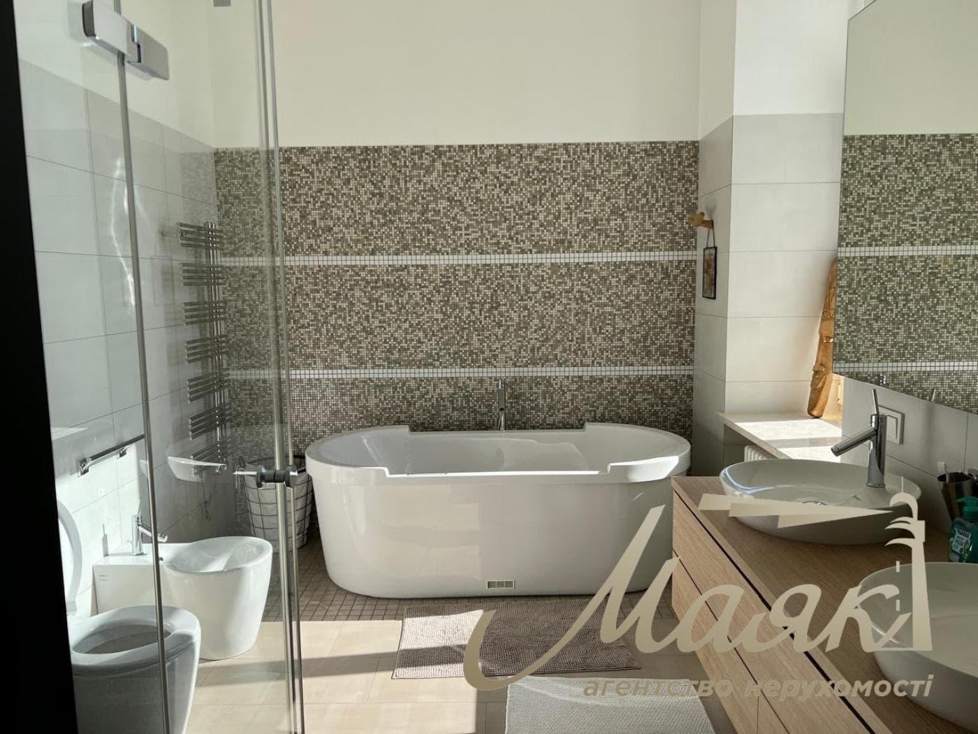 Оренда 5-кімнатної квартири площею 200 м², вулиця Антоновича, 17