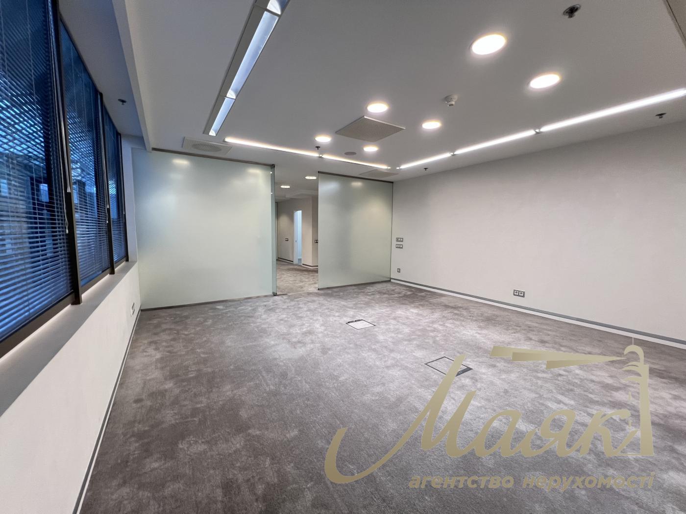 Оренда офісу 77 кв.м в БЦ Леонардо по вул. Богдана Хмельницького 52/17