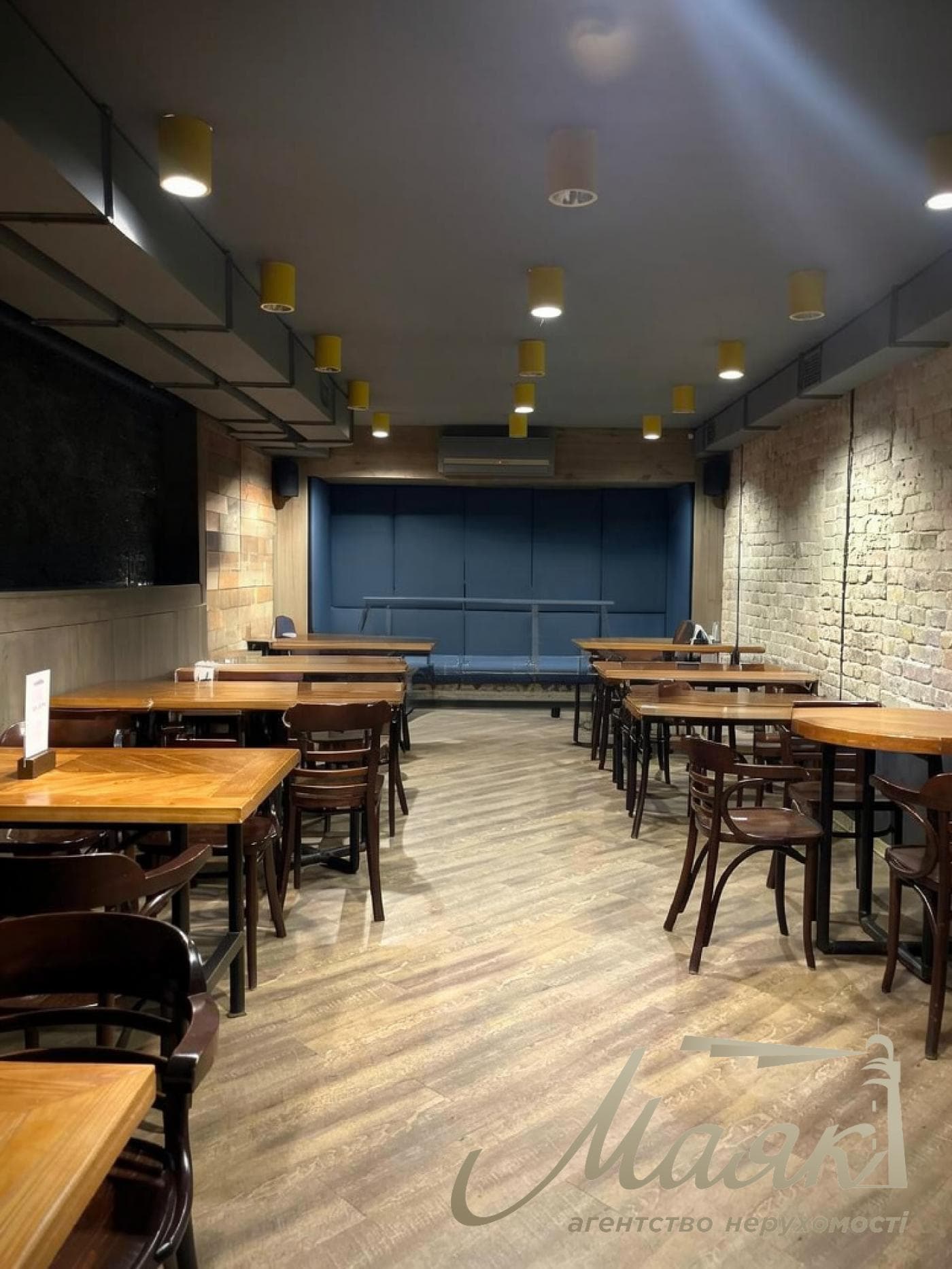 Оренда фасадного приміщення 208 м.кв. Шевченківський р-н