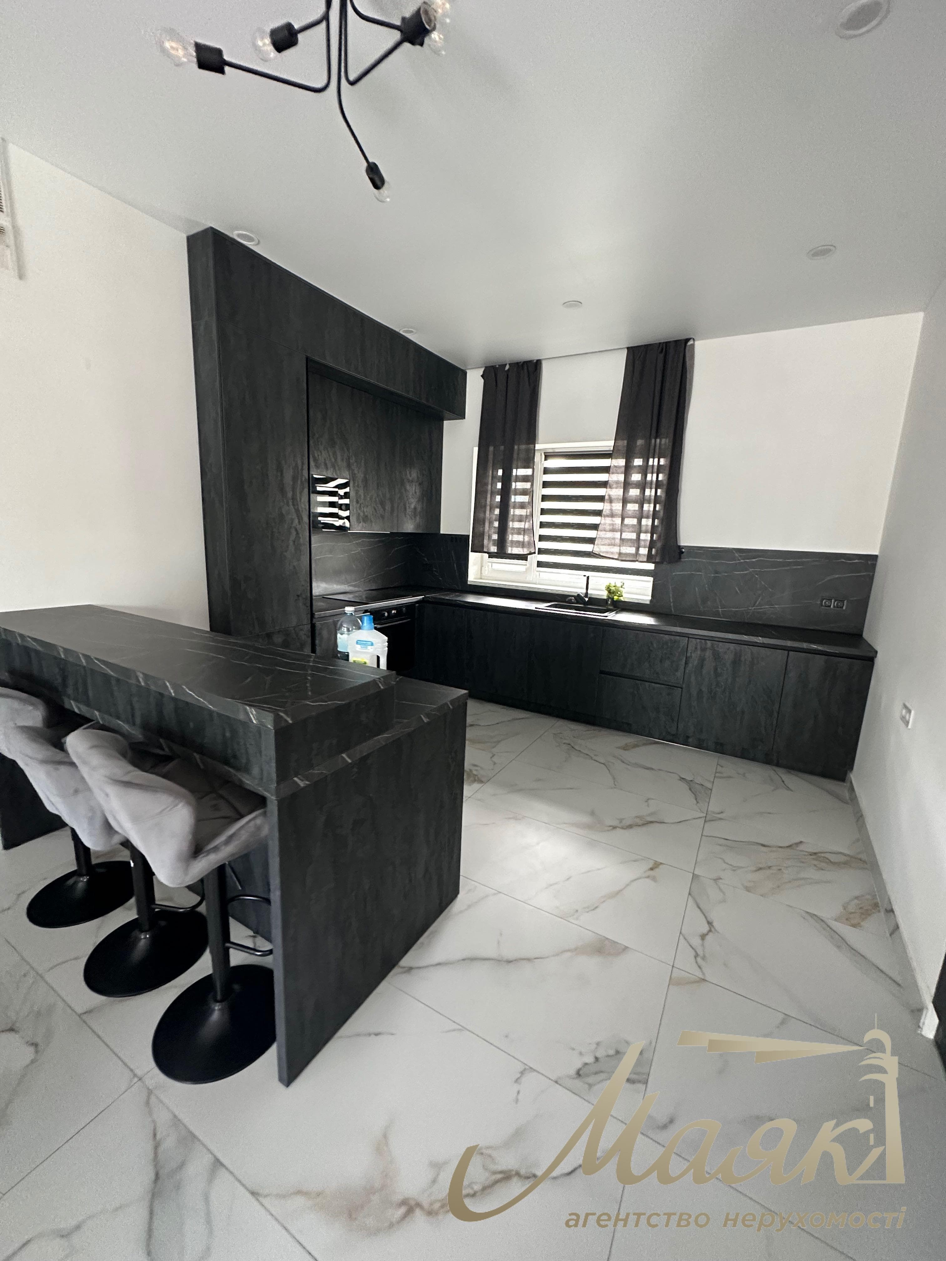 Оренда 2-поверхового будинку площею 250 м², Гатне