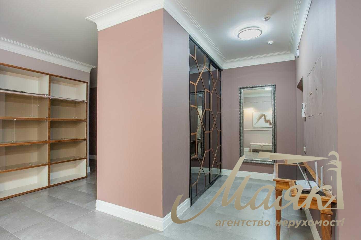 Rent apartment in LCD "Novopecherskie Lipki", 240 m², Verkhoglyada str., 4 rooms