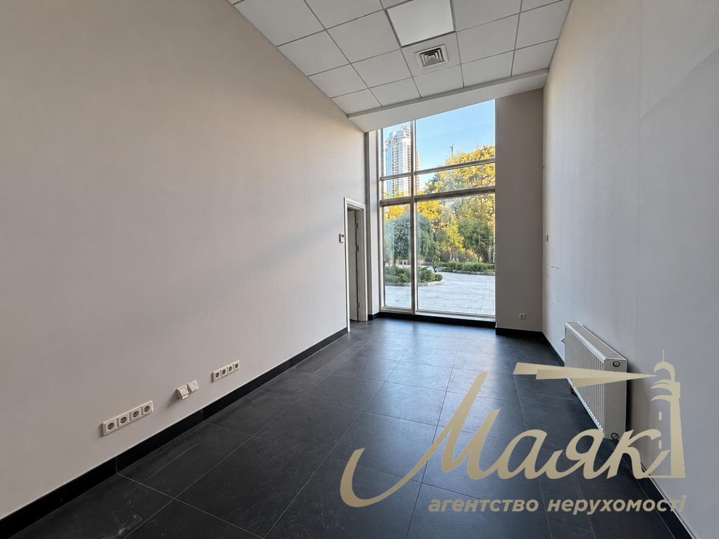 Продаж фасадного комерційного приміщення площею 57,7 м² з ремонтом у ЖК Central Park, Печерськ, Київ