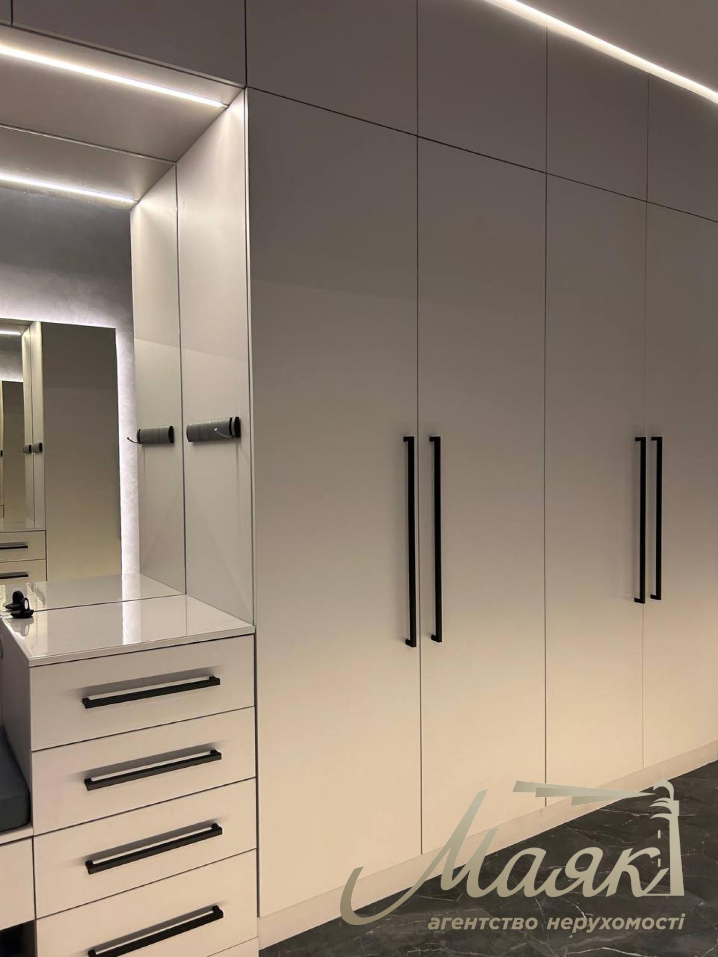 For sale 3-bedroom apartment with terrace in LCD "Italian Quarter" Obolonsky district