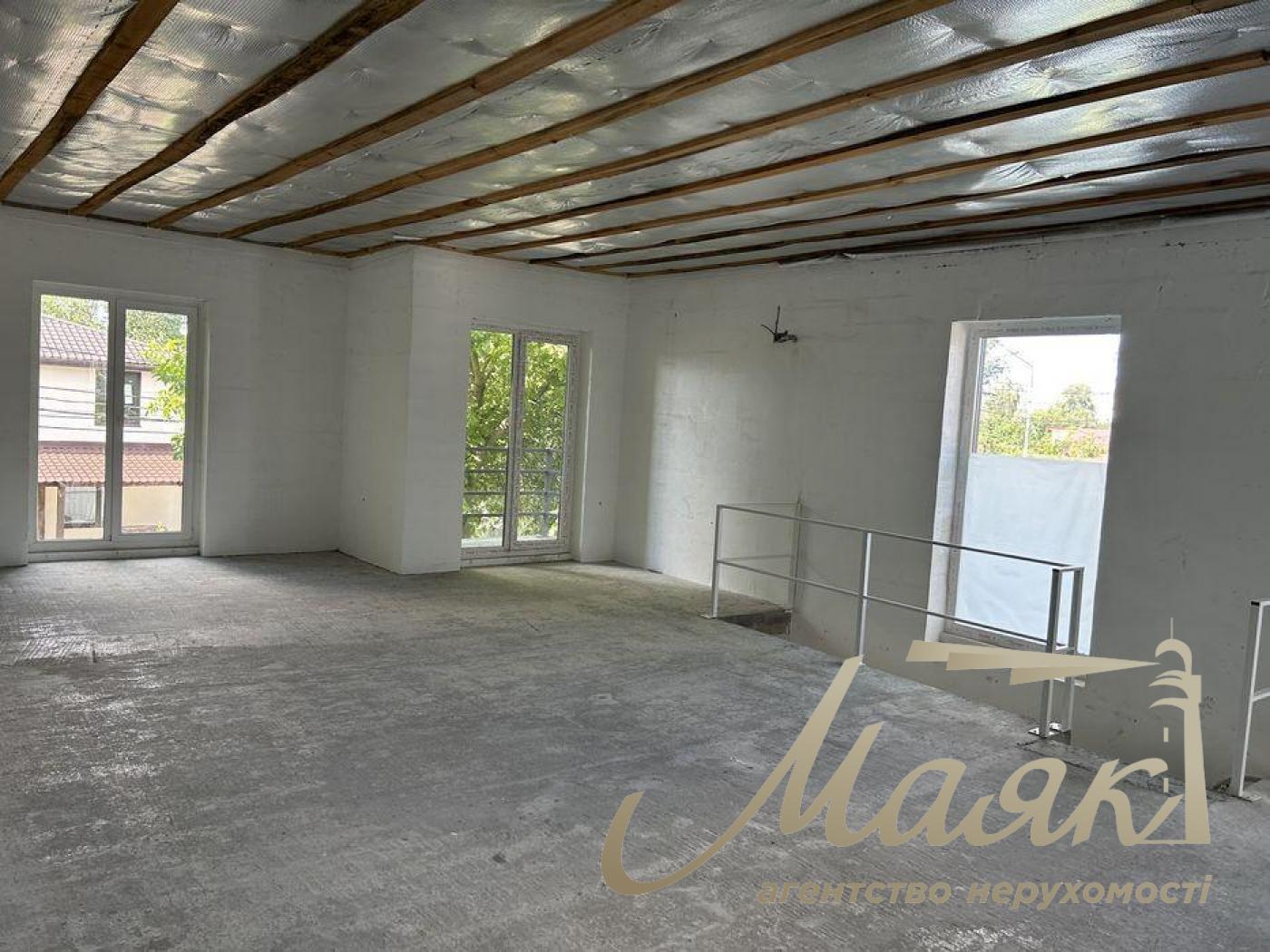 Продаж 2-х поверхового будинку 160 кв.м. Дарницький район. Біля метро і річки.