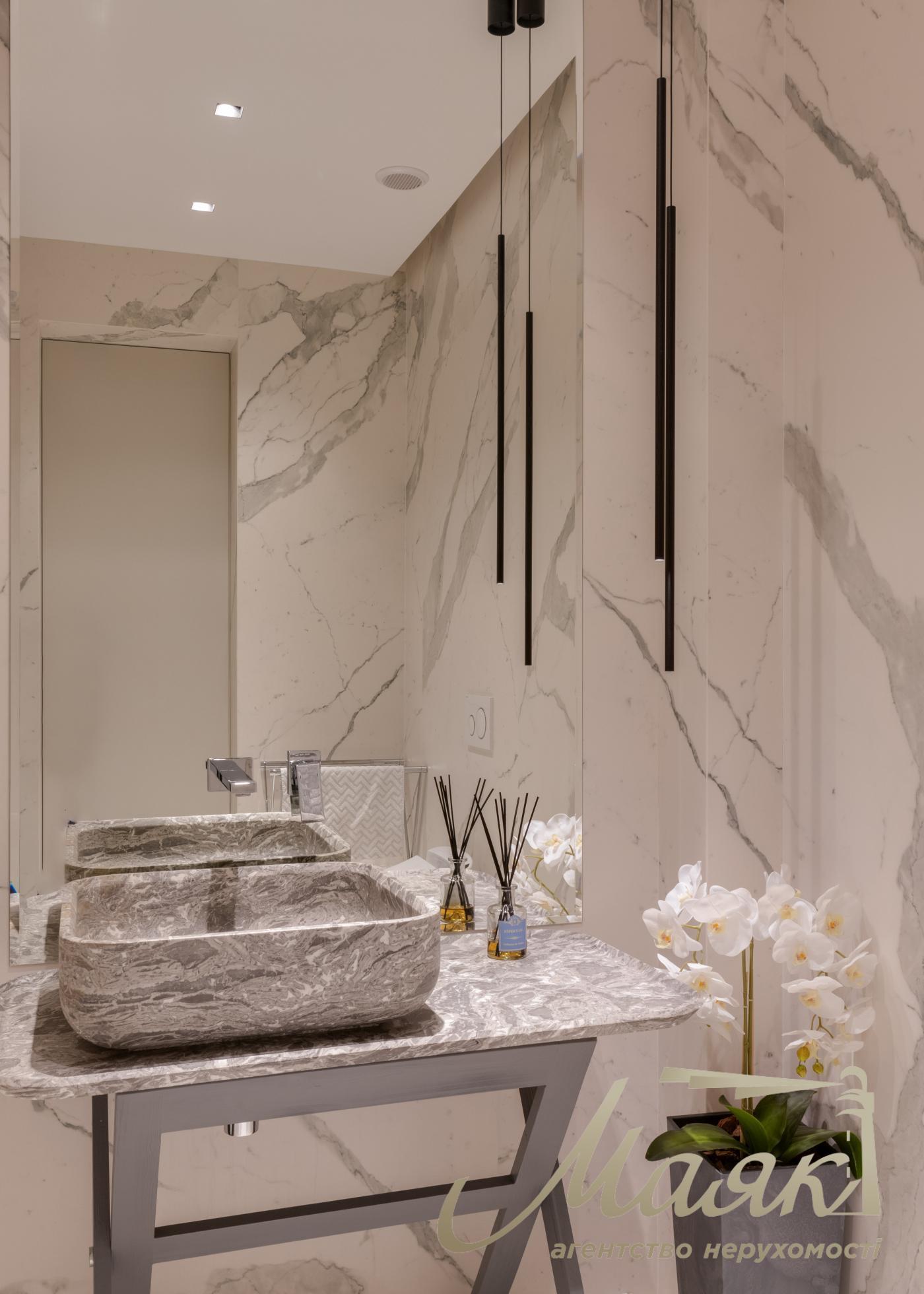 Продажа видовой однокомнатной квартиры,92 м2 в ЖК Бульвар Фонтанов Саперное Поле Печерск