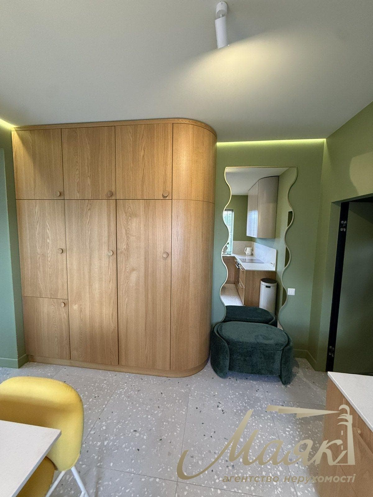 Rent a detached 3-story duplex (125 m²), 15 minutes from Kyiv, private yard, generator, and a terrace on the 3rd floor in the village of Hatne, Kyiv-Sviatoshynskyi District
