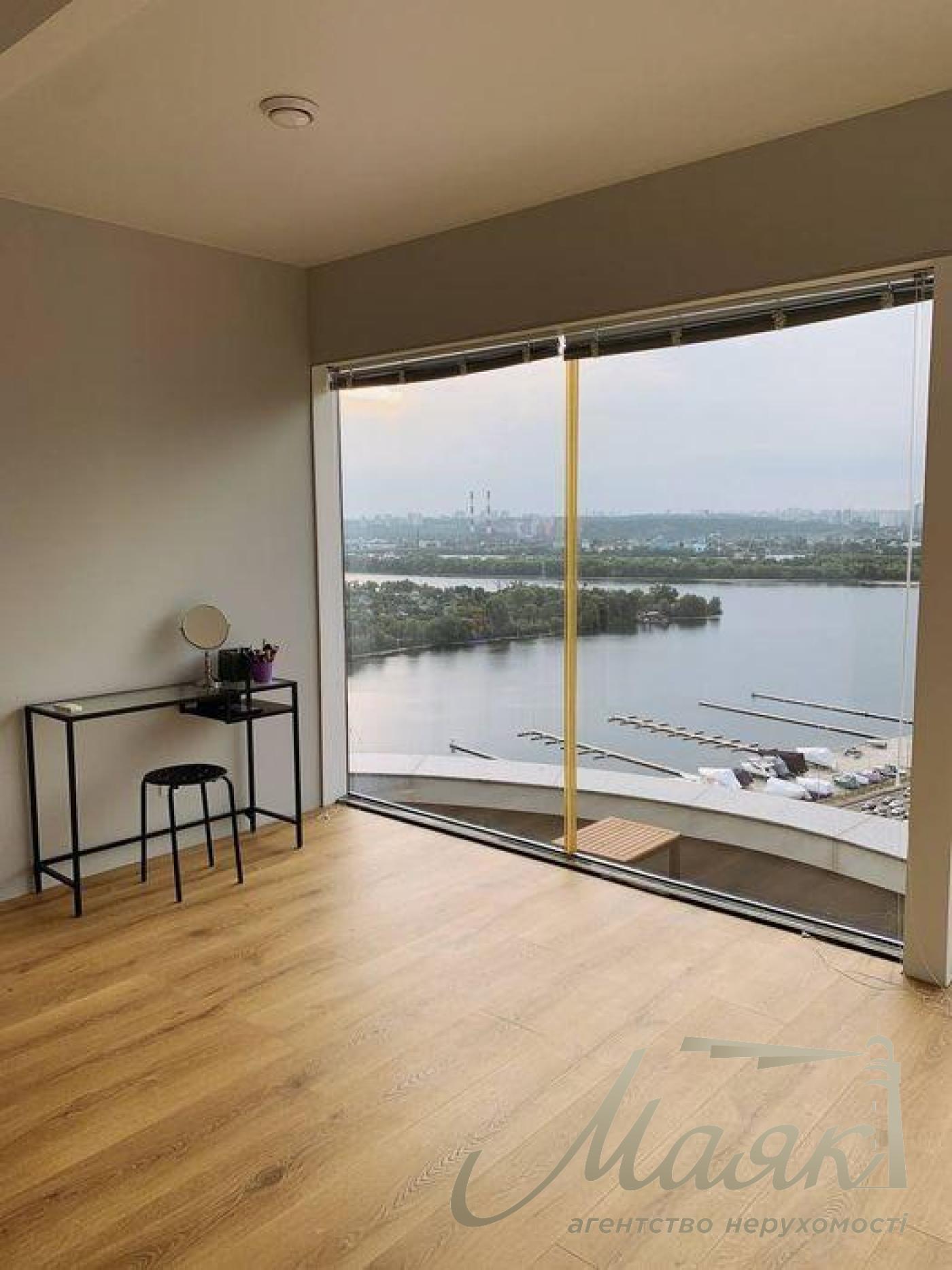 Продаж видової 2-х рівневої квартири з каміном, 115 м2 у Дніпровська набережна