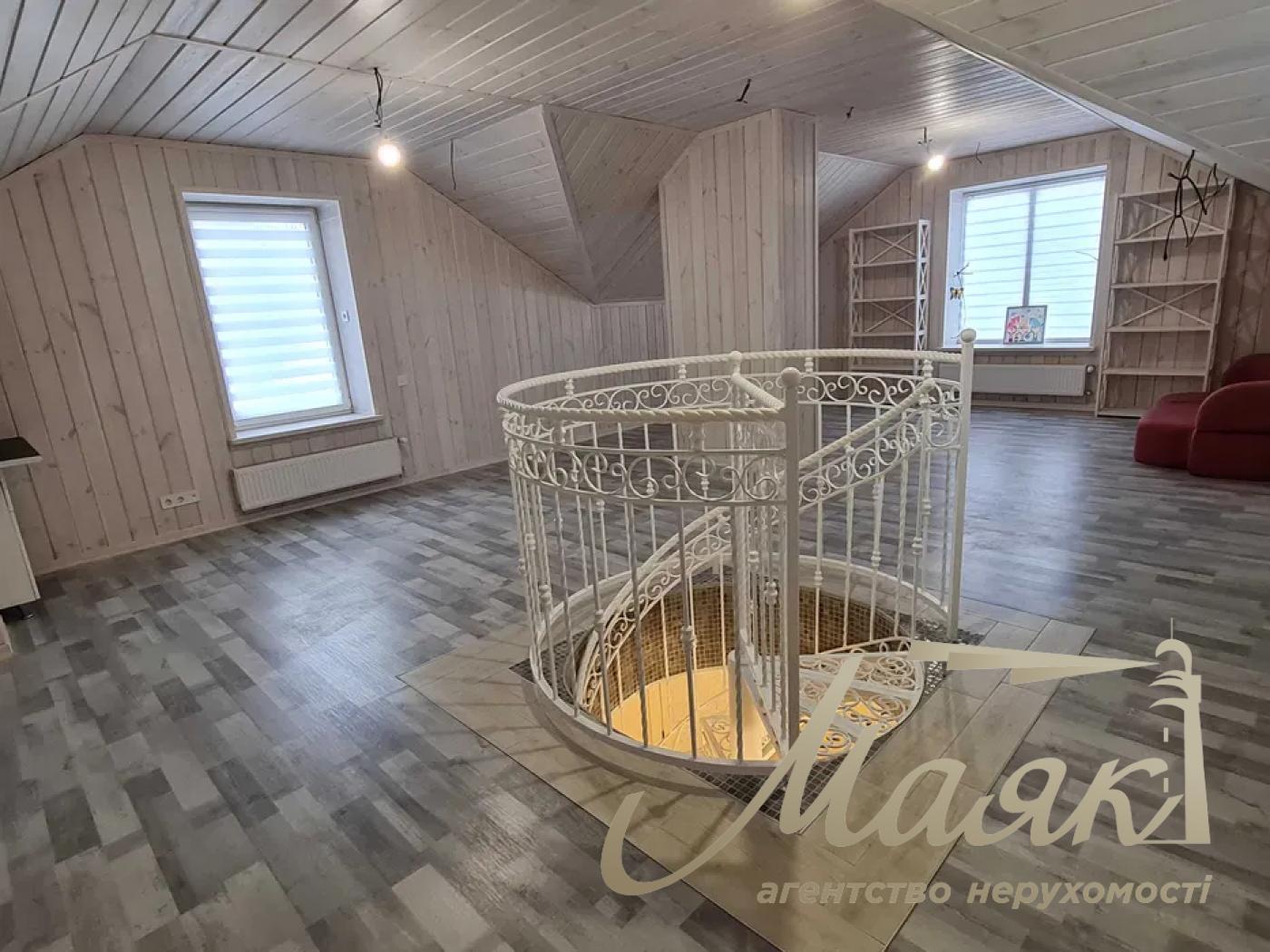 Sale of 3-storey house 240 sq.m. Obolon. Kyiv.