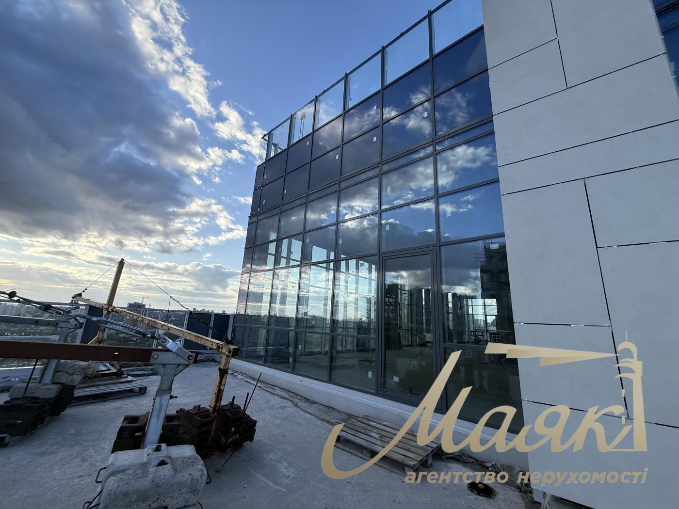 Продаж квартири з великою терасою без ремонту в преміальному ЖК "Новопечерські Липки", Печерський район, Київ