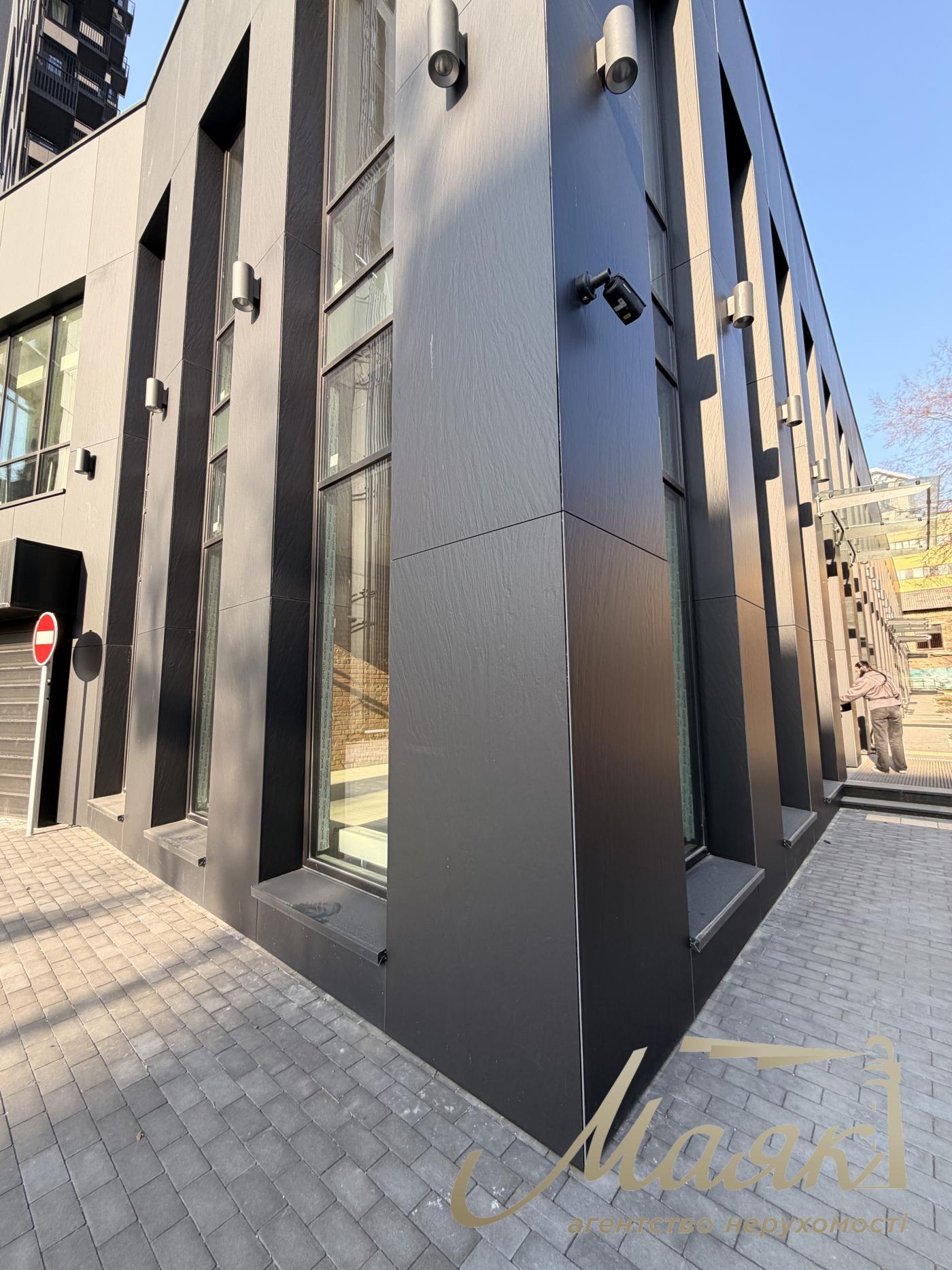 Оренда фасадного комерційного приміщення ЖК Трініті, вул. Тютюнника