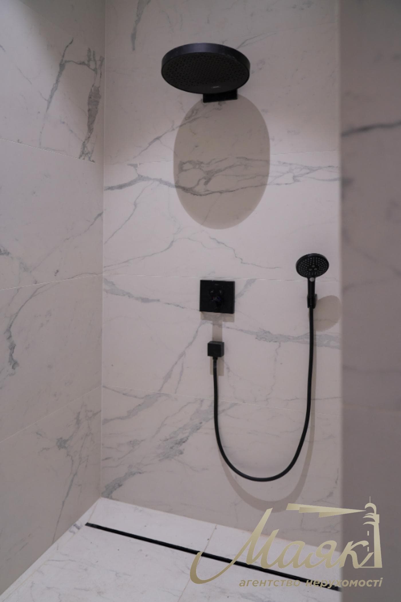 Rent 4-room apartment, stm. University, Ivan Franka str., 42, Center, Kiev