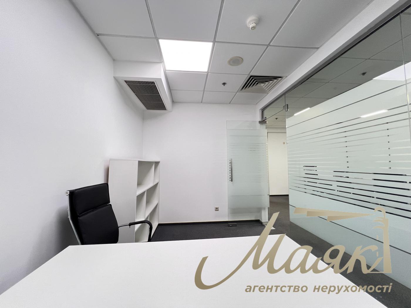 Оренда офісу 77 кв.м в БЦ Леонардо по вул. Богдана Хмельницького 52/17