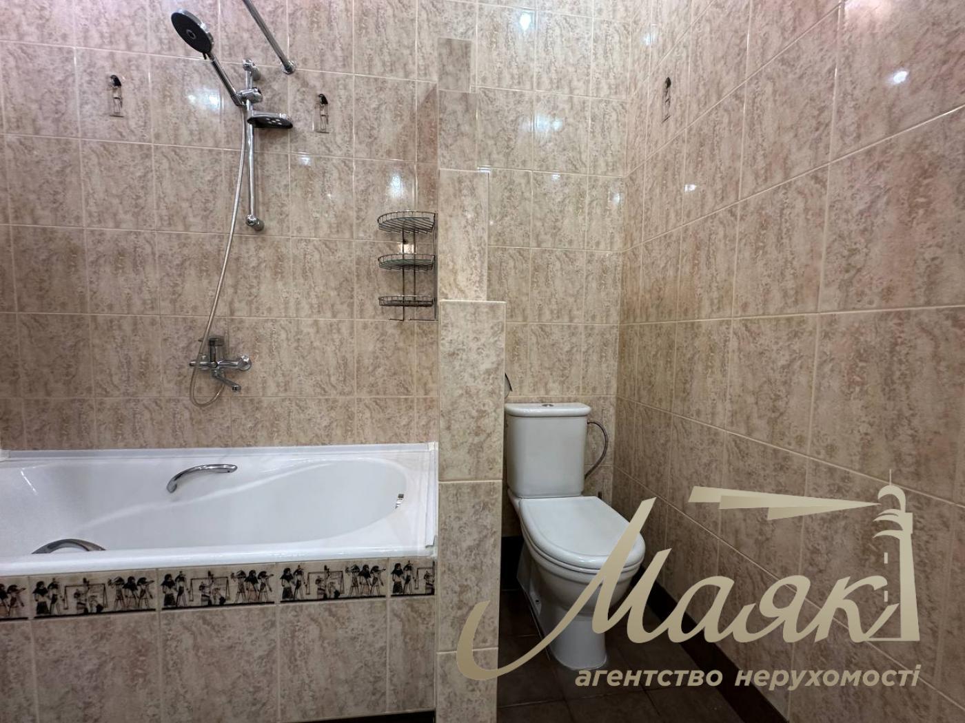 Оренда дворівневої квартири по вул.Верхогляда/Драгомирова 4, Печерський район.