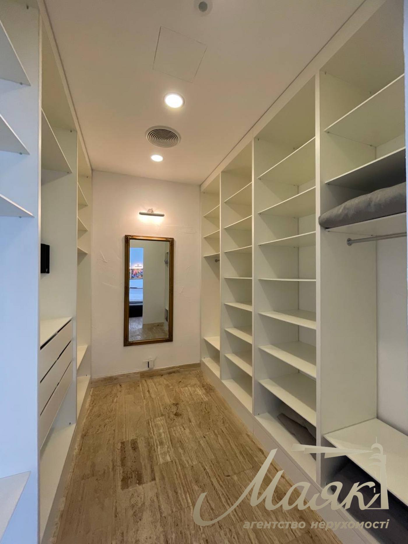 Оренда будинку Лісники- 200 м2 у котеджному містечку Хутір Ясний, з виходом на озеро, 10 соток