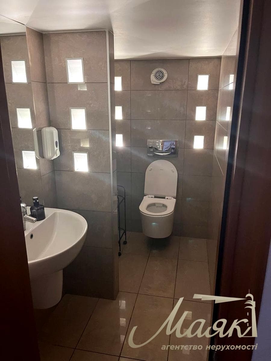 Аренда офиса 250м2 в ЖК по ул.Малевчиа 83, Дворец Украины.