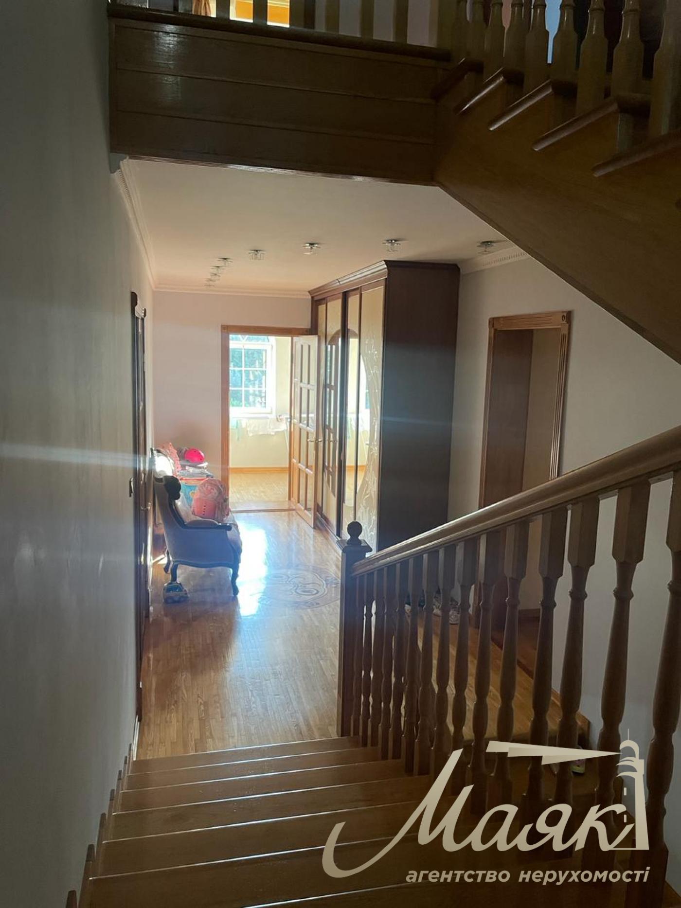 Продаж будинку 550м2 у с. Крюківщина, під Києвом