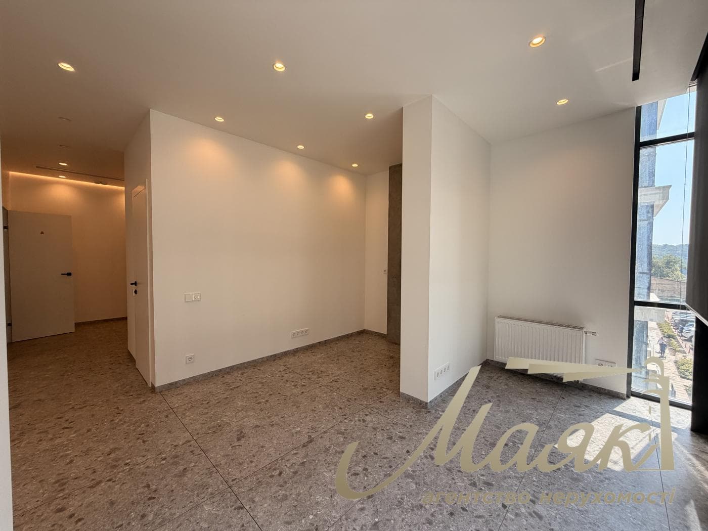 Space for rent (55 m²) in the Novopechnye Lipki residential complex, Dragomirova Street