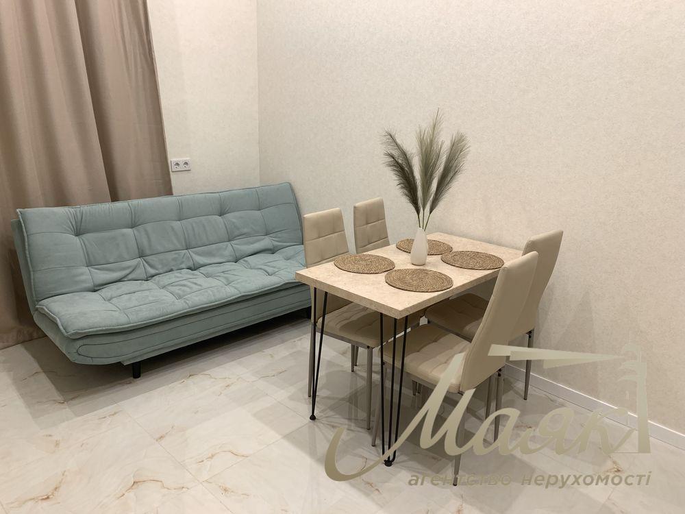 Rent 3-room apartment in the royal house, Tarasovskaya str. 8