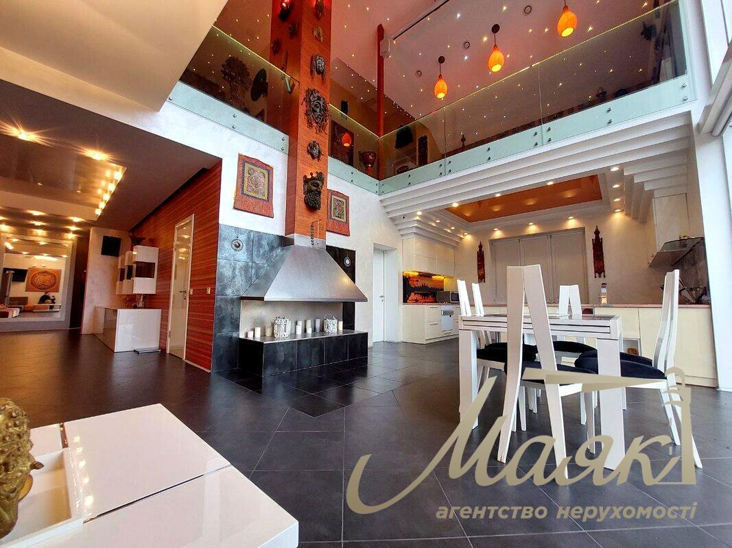 Оренда 2х-поверхового будинку 250 м² Голосіївський район, Чапаєвка/Віта-Литовська, Київ.