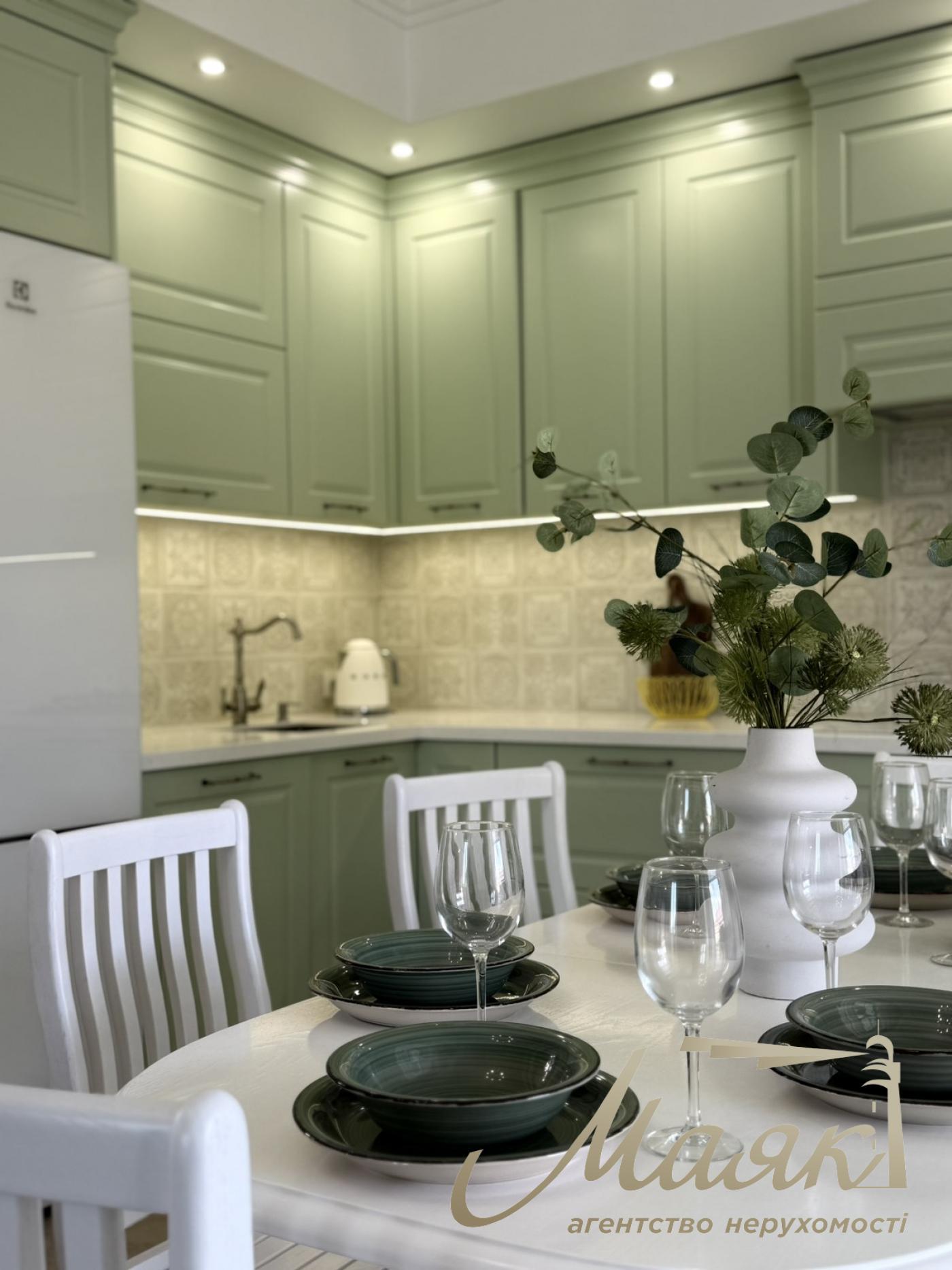 Продаж будинку в КМ Розкішне, село Романків, Обухівська траса