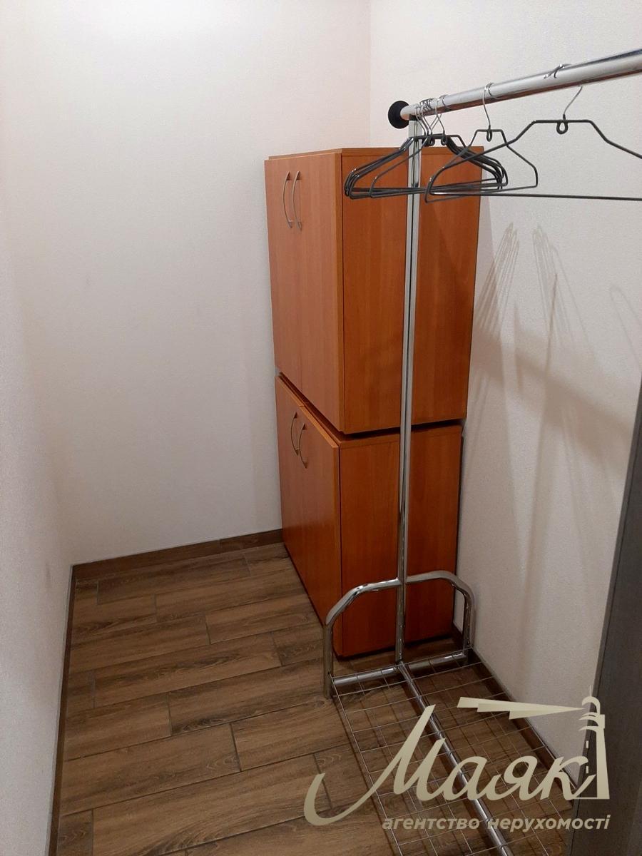 Rent office 65m2 on Konovaltsa street 36-e, Pechersk district.