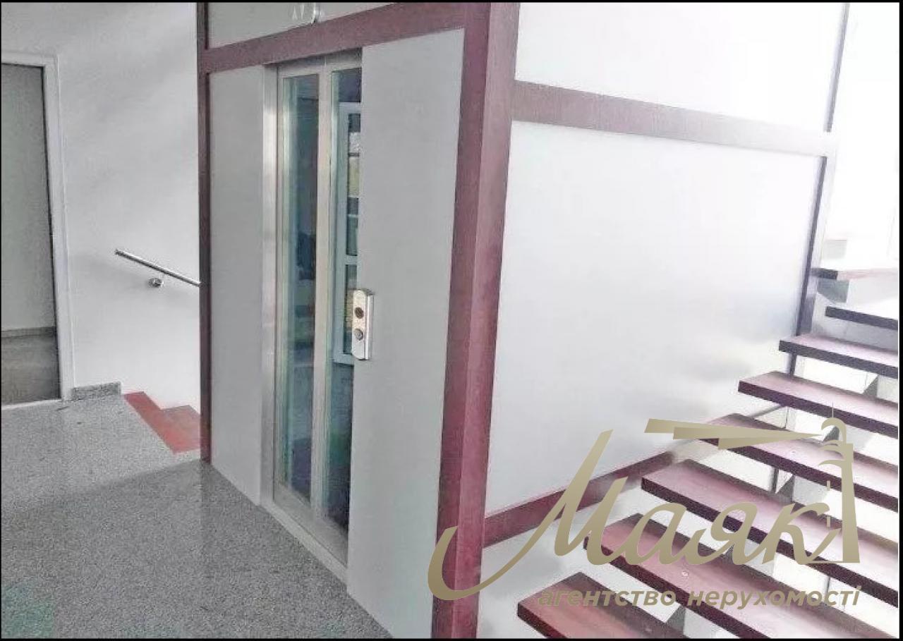 Sale of office building in a picturesque area! Verkhnegorskaya street. Center. Kyiv