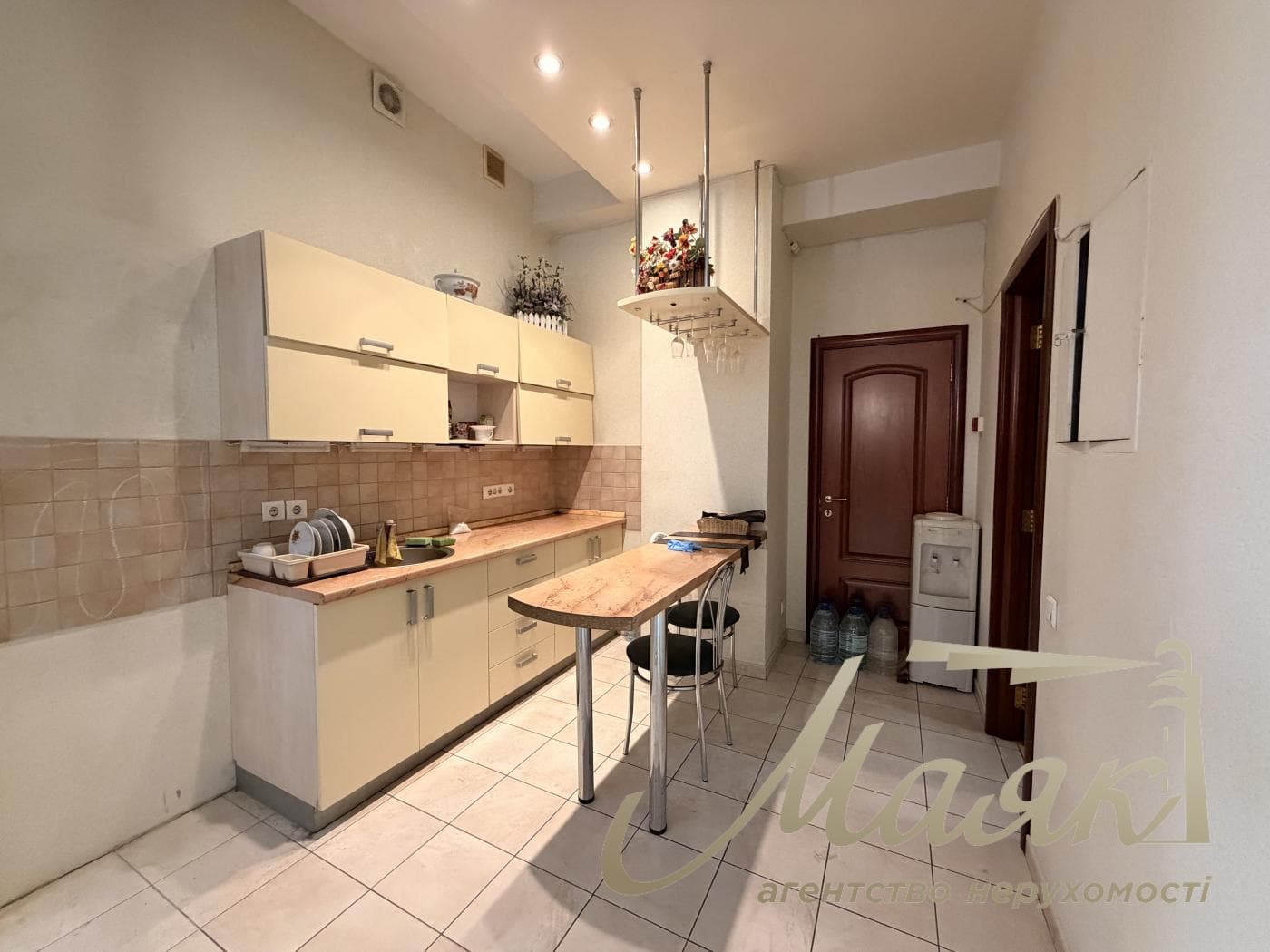 Аренда меблированного офиса 193 м², ул. Олеся Гончара, 15, Золотые ворота