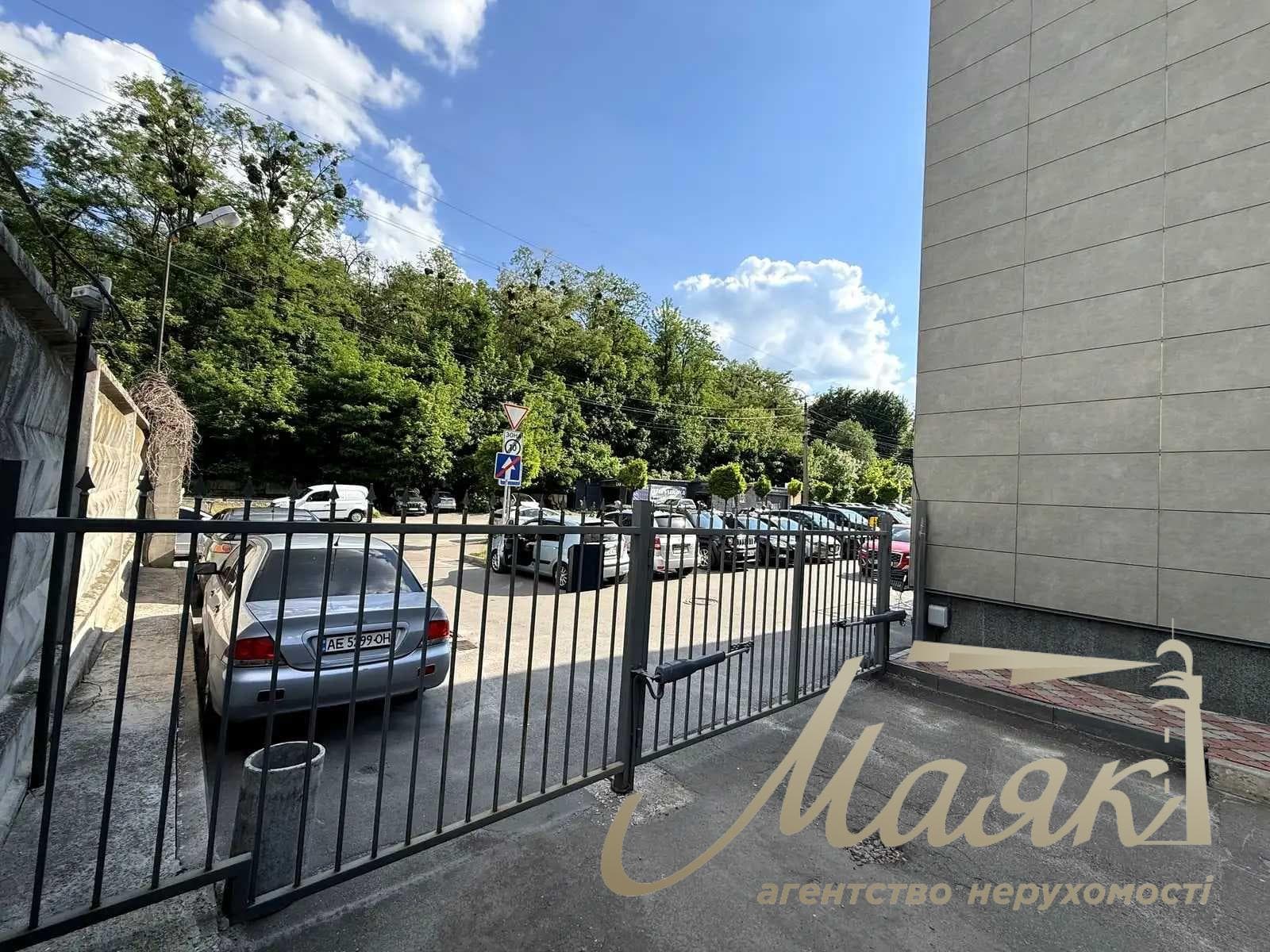 Продаж земельної ділянки (930 м²) за адресою: вул. Г. Шаповала, 10, Солом'янський район