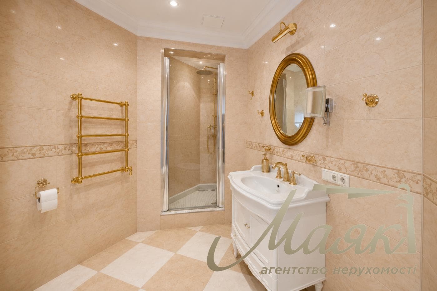 Оренда просторого будинку з ремонтом площею 341 м² у котеджному містечку, с. Підгорці — 12 км від Києва, Обухівський район, Київська область.