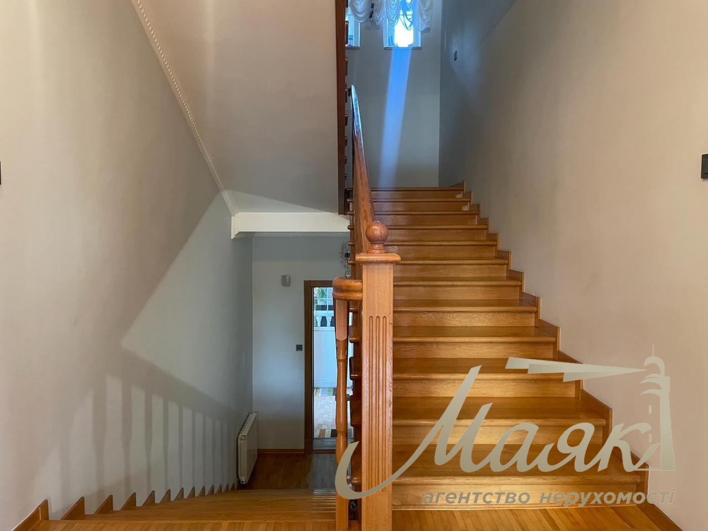 Продаж будинку 550м2 у с. Крюківщина, під Києвом