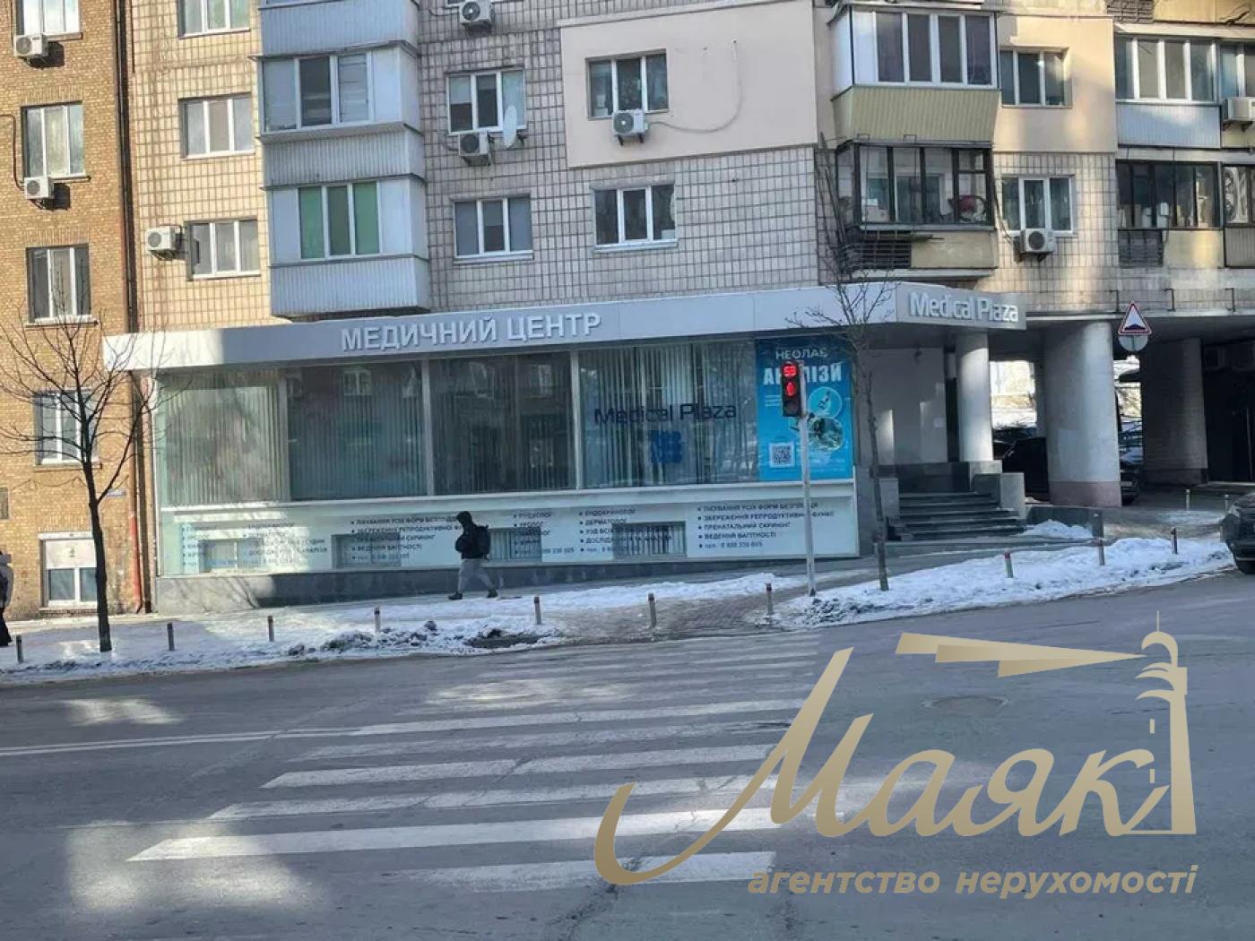 Аренда фасадного помещения 232 м.кв. возле GoodWine, м. Кловськая