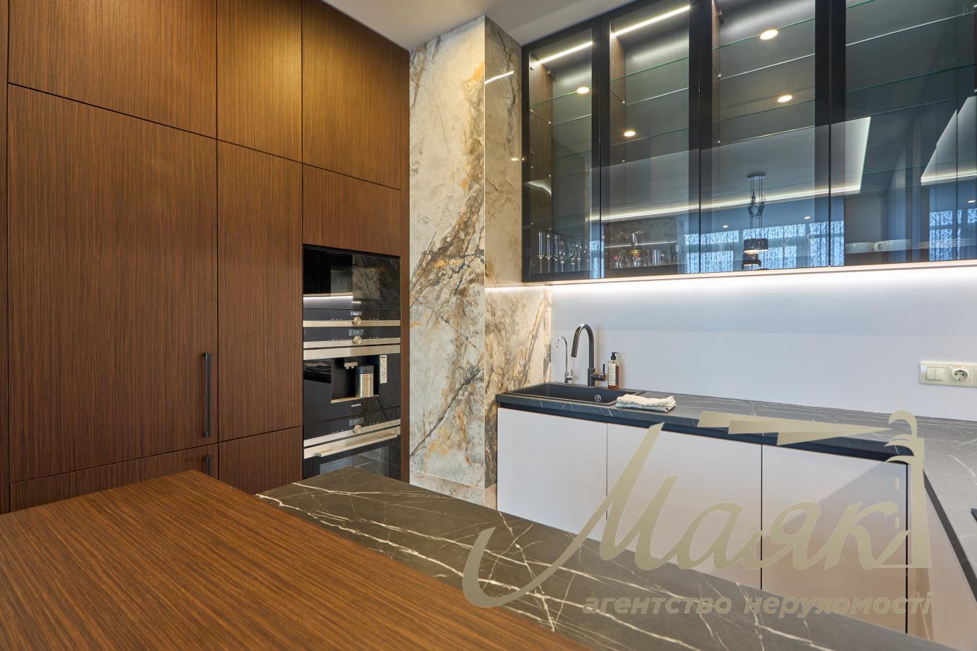 Rent 3 bedroom apartment in LCD Jack House, Lesya Ukrainka boulevard, 7v, Pecherskiy district, Kiev