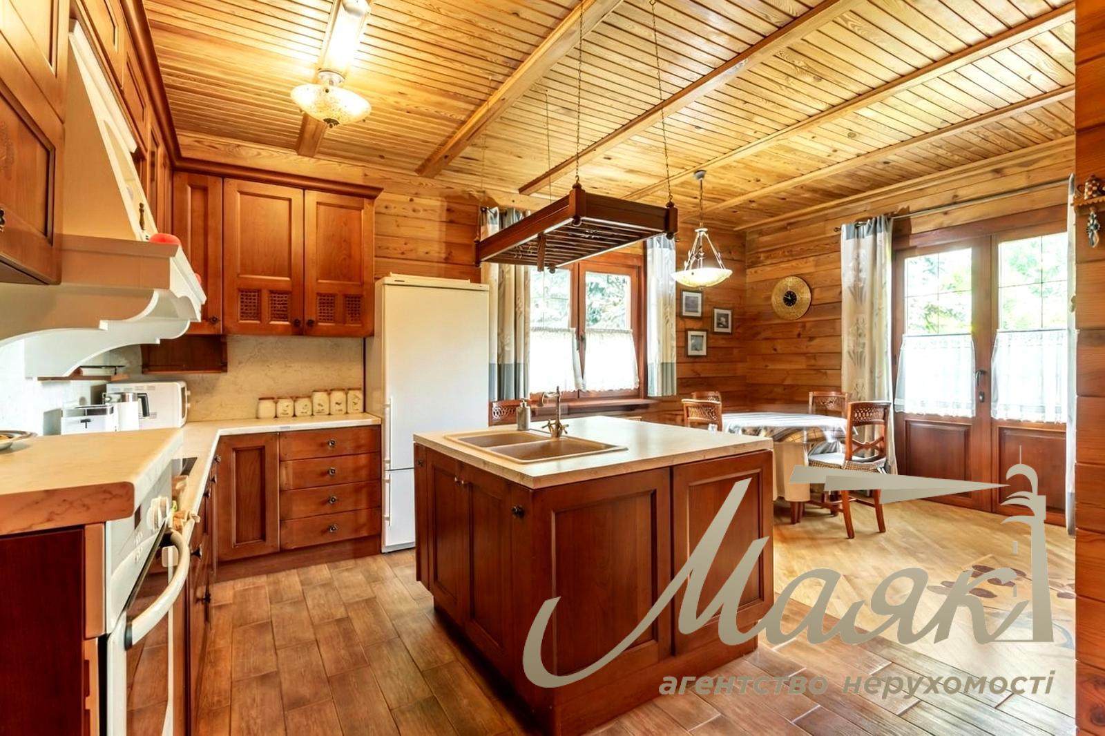 Оренда будинку 250м2 в с. Романків вул. Центральна