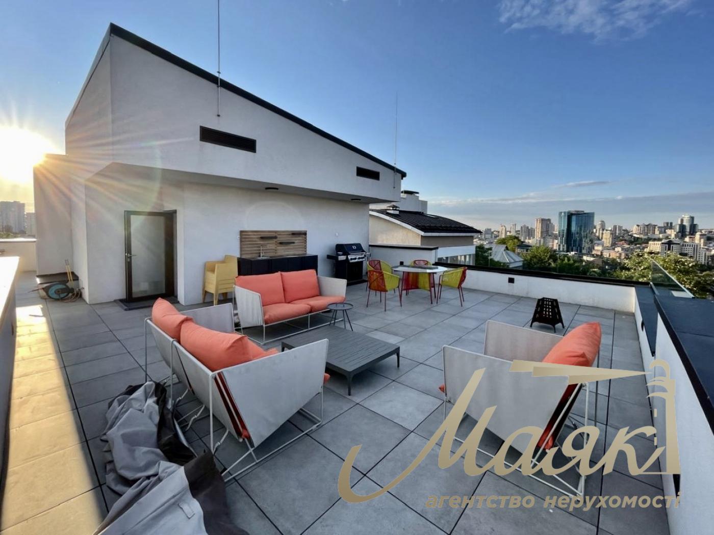 Продаж будинку на Батиєвій горі з розкішним краєвидом, Київ, Центр.