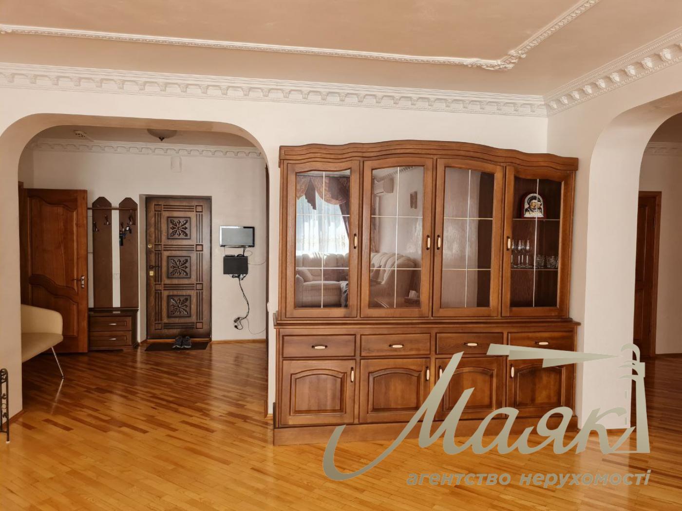 Rent 3-room apartment (140 sq. m.) Demievka, Saperno-Slobodskaya st. 22
