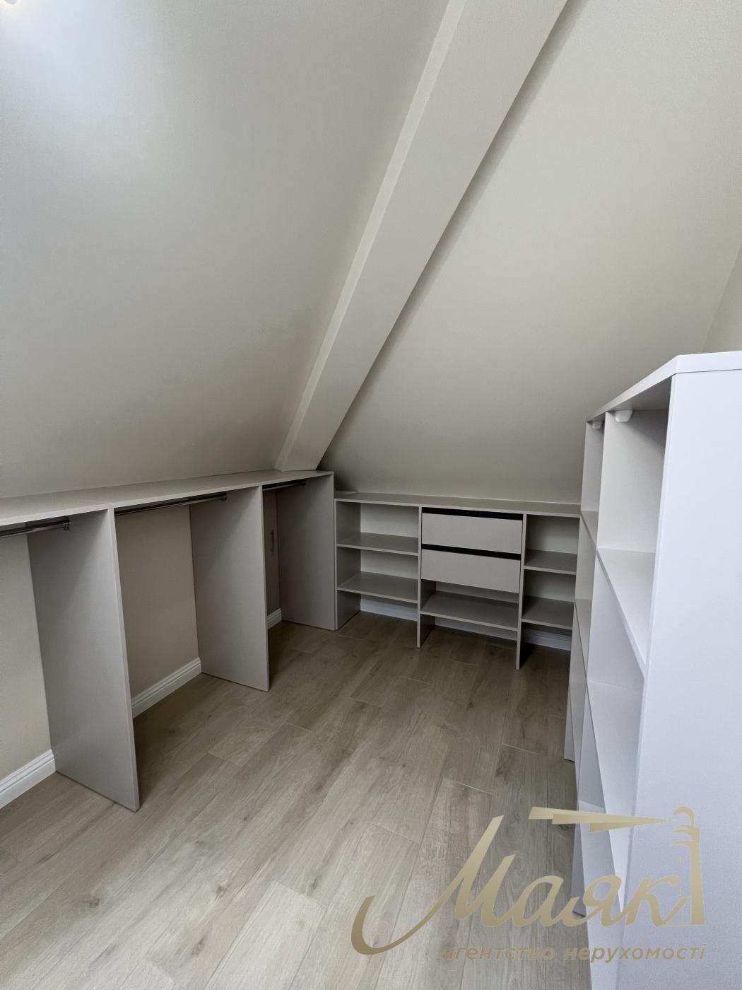 Rent 3-storey duplex 270m2, Kozin