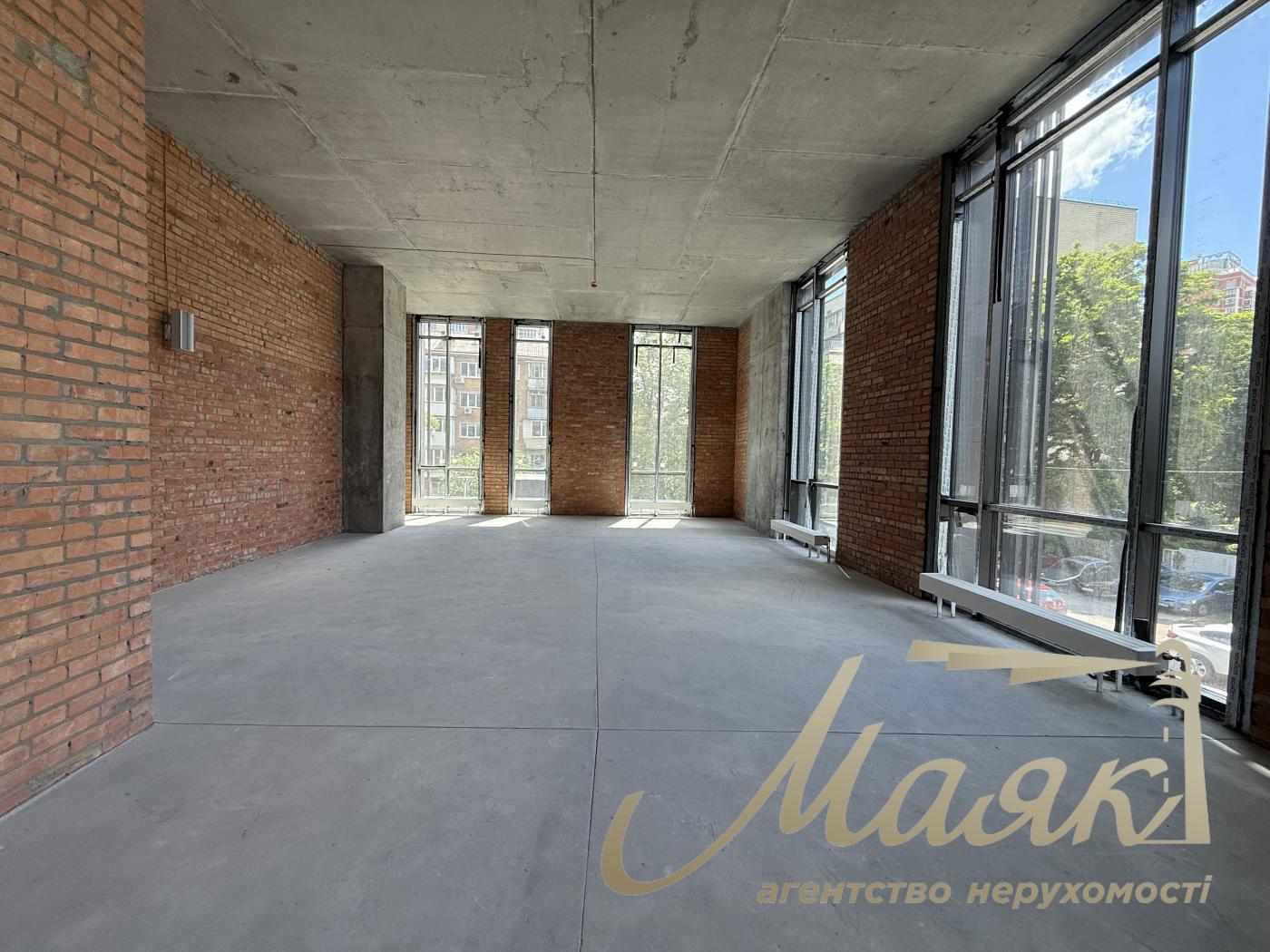 Оренда фасадного 110м2 приміщення ЖК Трініті вул. Тютюнника, 39/2