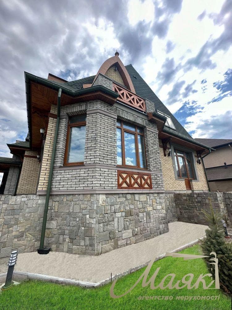 Продаж будинку площею 298 м² з чорновим ремонтом, 8 соток землі на березі Дніпра, Оболонь, кооператив «Чорнобилець»