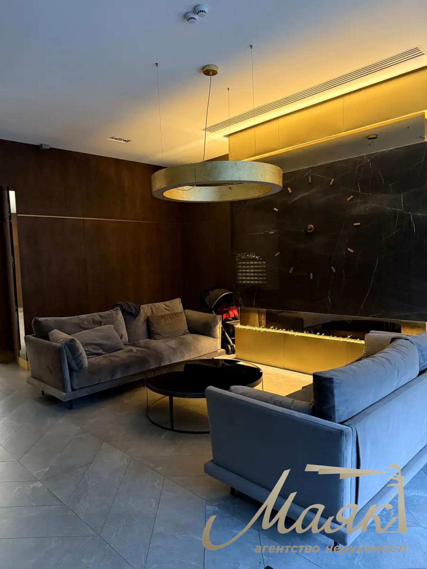 Продажа фасадного помещения 168 кв.м в ЖК А52 ул.Сечевых Стрельцов (Артема), 44-А