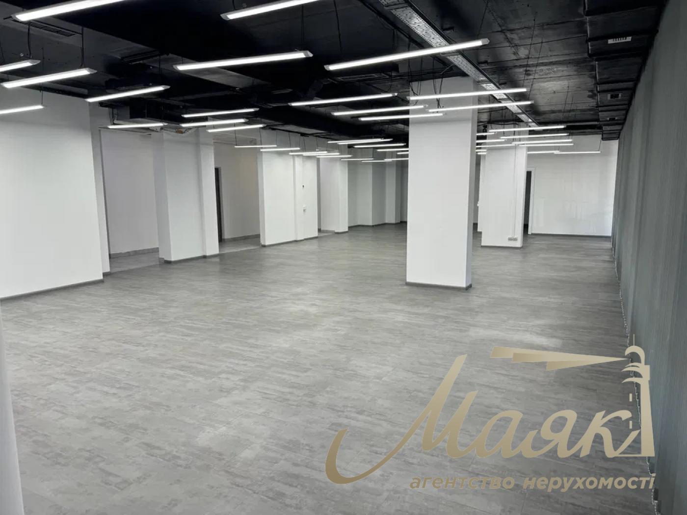 Office for rent 250m2 in Gloria Business Center, Nivki metro station