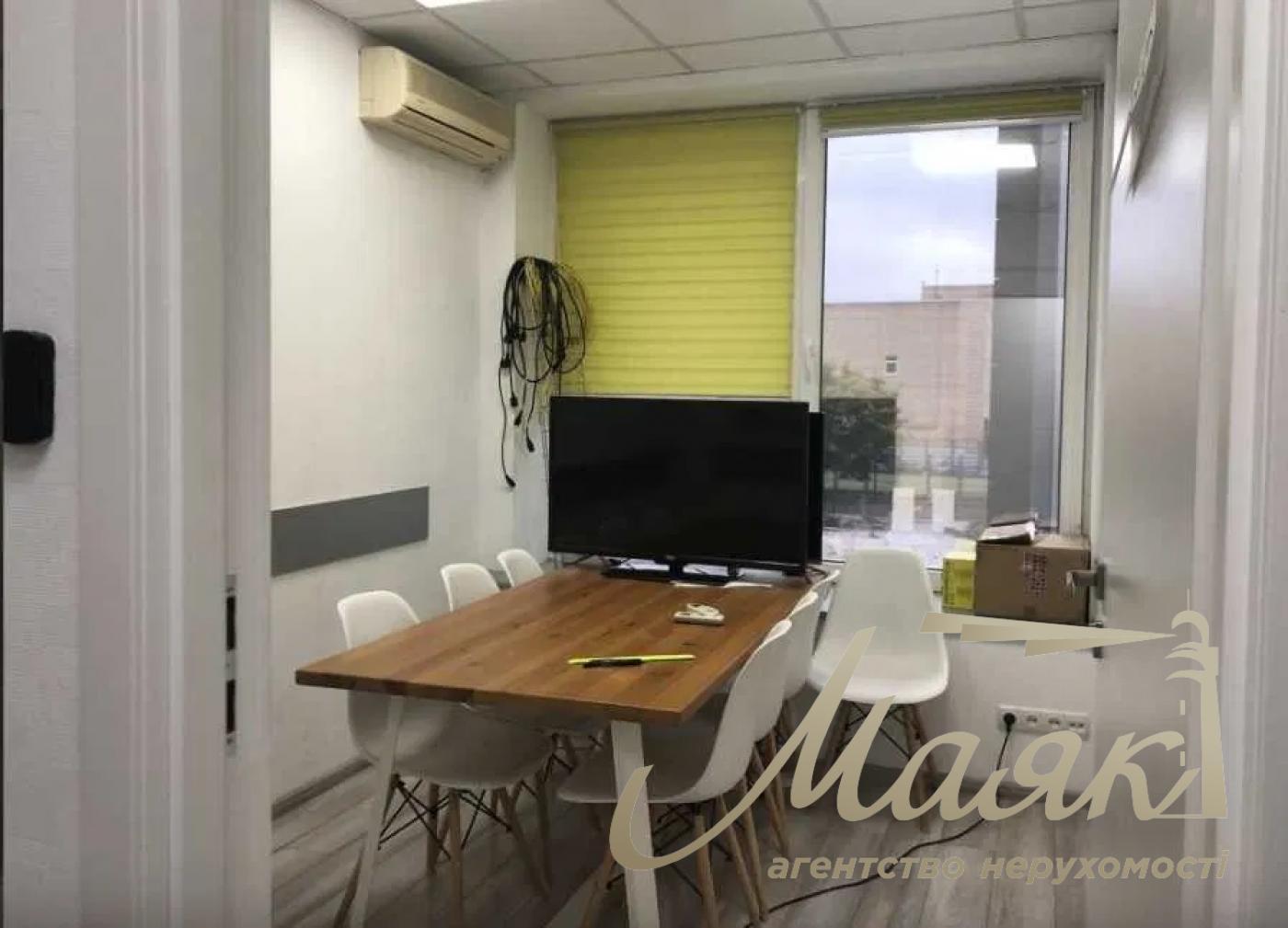 Office for rent 160 sq.m.sq., Zvirinetskaya