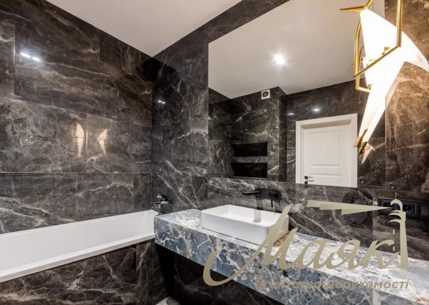 Продаж квартири 70 м² з дизайнерським ремонтом - ЖК "Новопечерська Вежа", вул. Бойчука 41Б