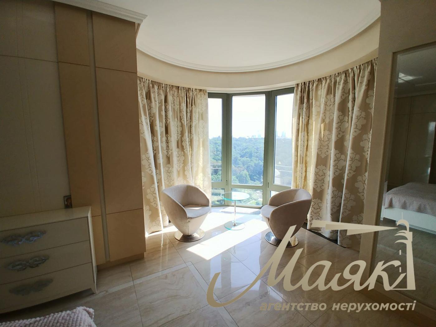 Penthouse for sale, Nazarovskaya St., Center
