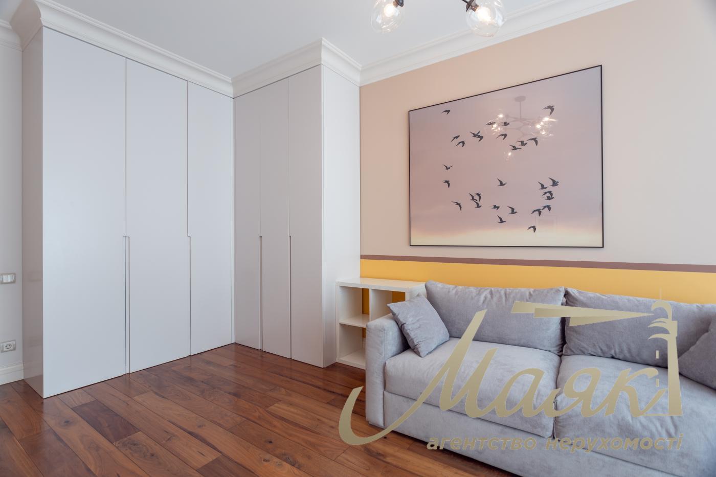 Sale 4k apartment with parking place in LCD Zverinetskyi, Pechersk, Kiev