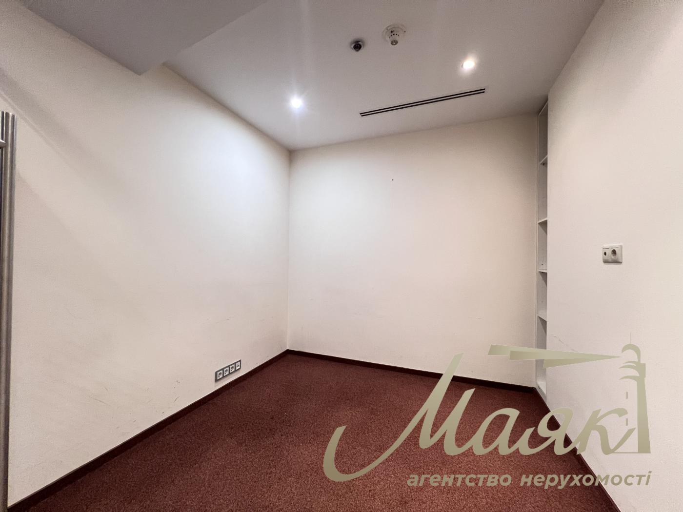 Оренда офісу 77 кв.м в БЦ Леонардо по вул. Богдана Хмельницького 52/17